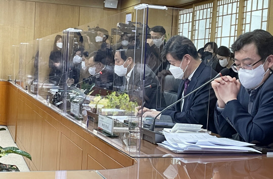 오세훈 서울시장이 SH 업무보고 전 모두발언을 하고 있다. <사진=박은희 기자>